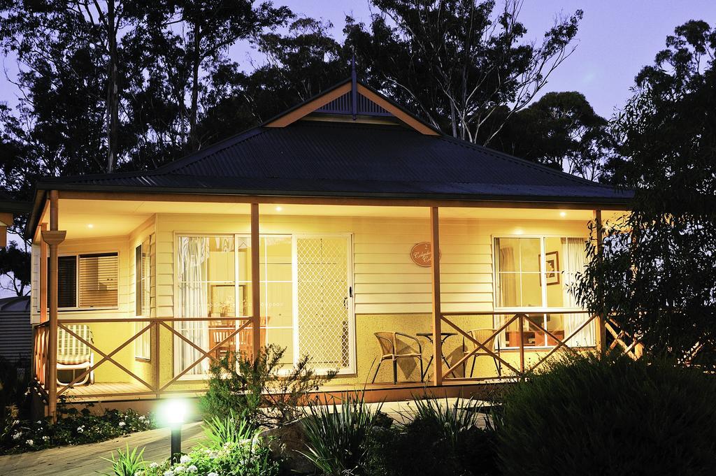 Waverley House Cottages Lakes Entrance Exterior photo