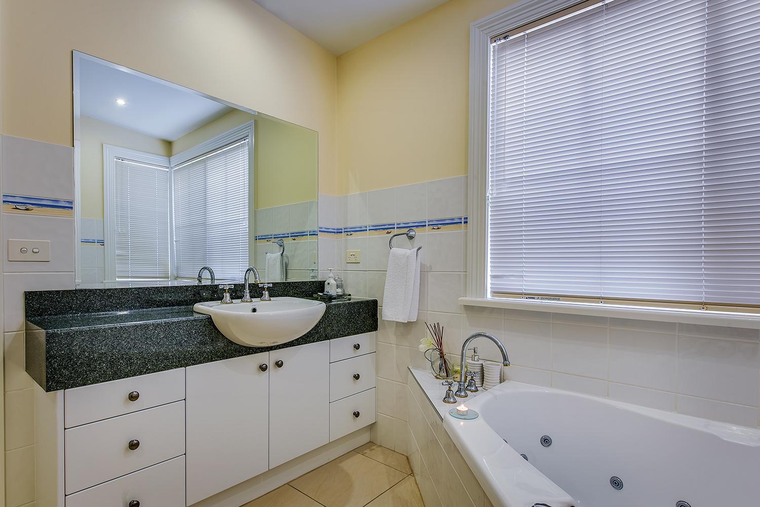 Waverley House Cottages Lakes Entrance Room photo