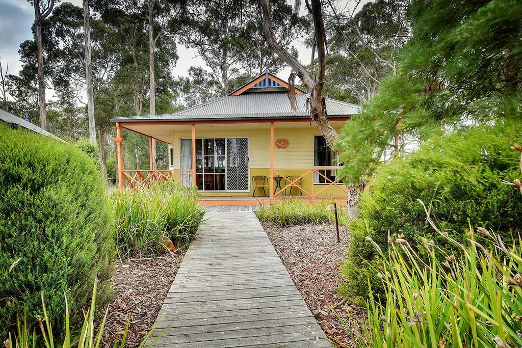 Waverley House Cottages Lakes Entrance Exterior photo