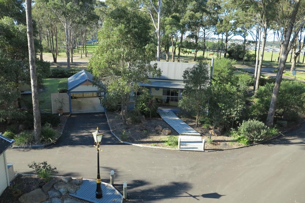 Waverley House Cottages Lakes Entrance Exterior photo
