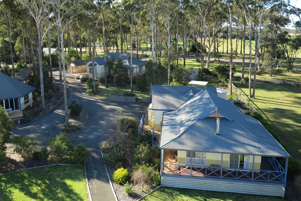Waverley House Cottages Lakes Entrance Exterior photo